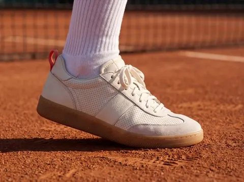 Terzo scatto, indossata: sneaker da tennis
