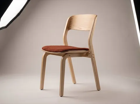 Render di studio: sedia in frassino